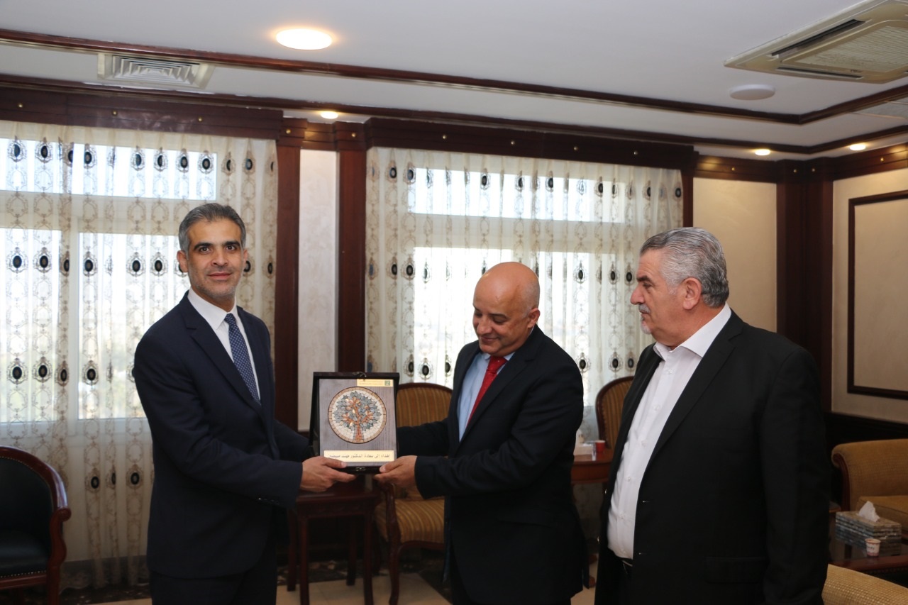 The Social Security Corporation commends the Royal Jordanian Hashemite Documentation Center for its work in archiving and preserving of its documents and files-image